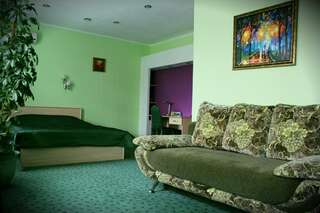 Гостиница Александр Хаус Барнаул  Улучшенный двухместный номер с 1 кроватью-1
